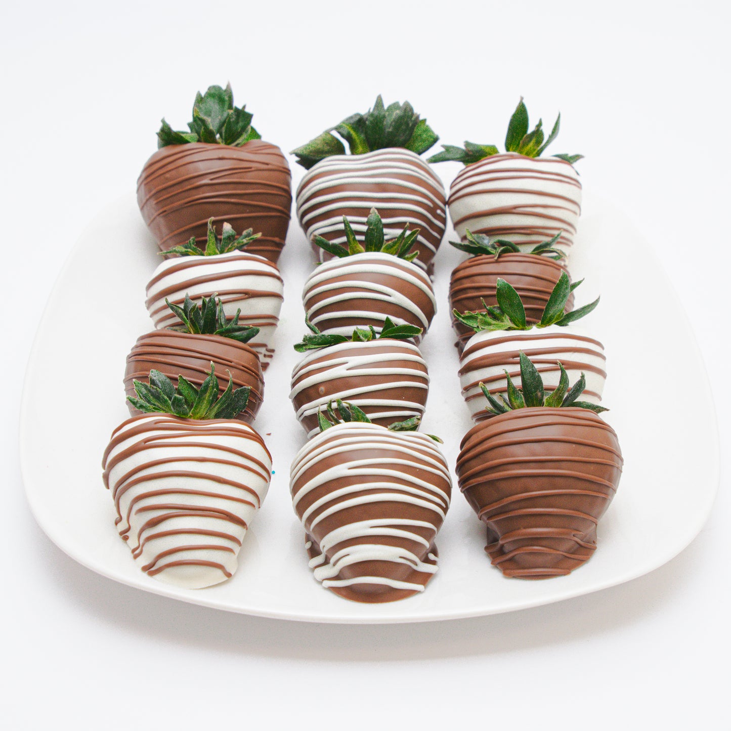 Scrumptious Dipped Strawberries With Drizzle