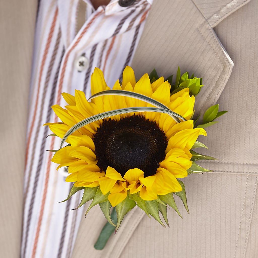 Free Spirit Boutonniere – FRUIT & FLOWER CREATIONS, Portland OR
