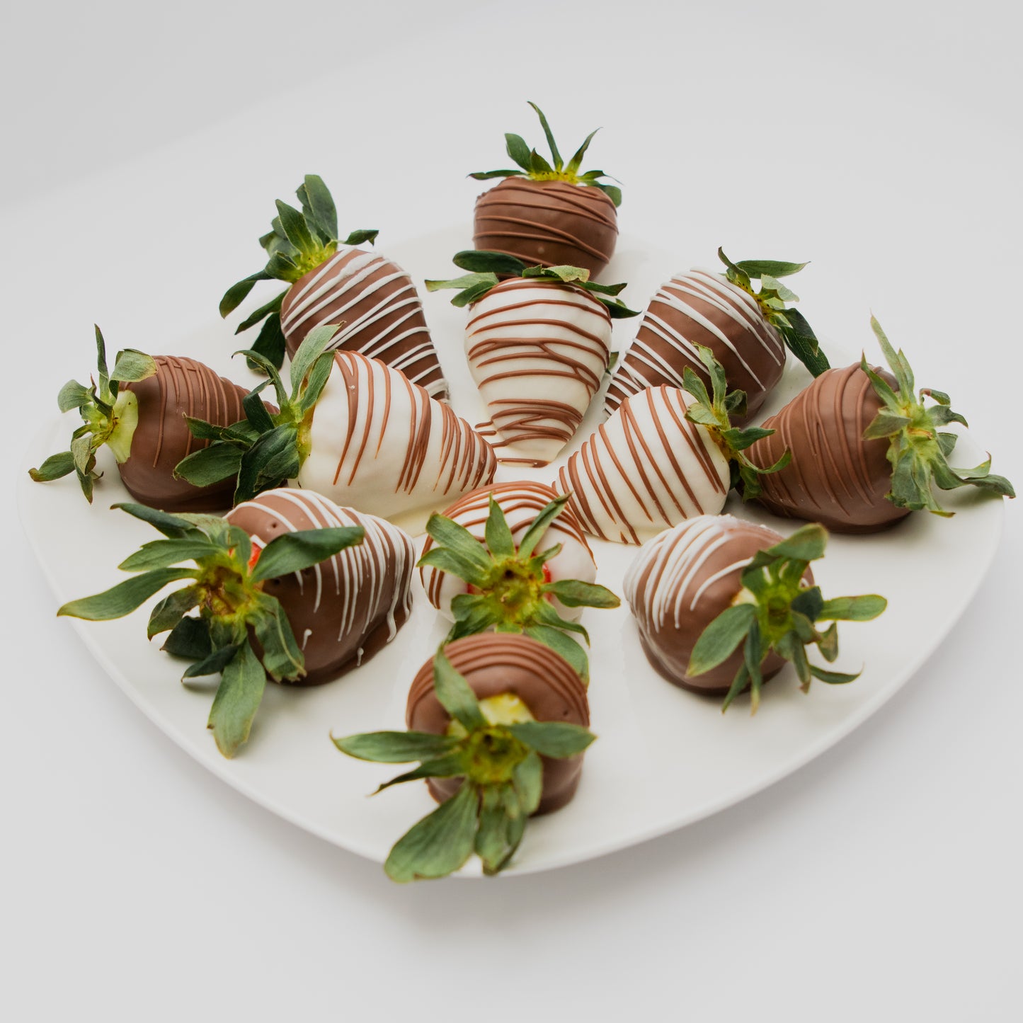 Scrumptious Dipped Strawberries With Drizzle