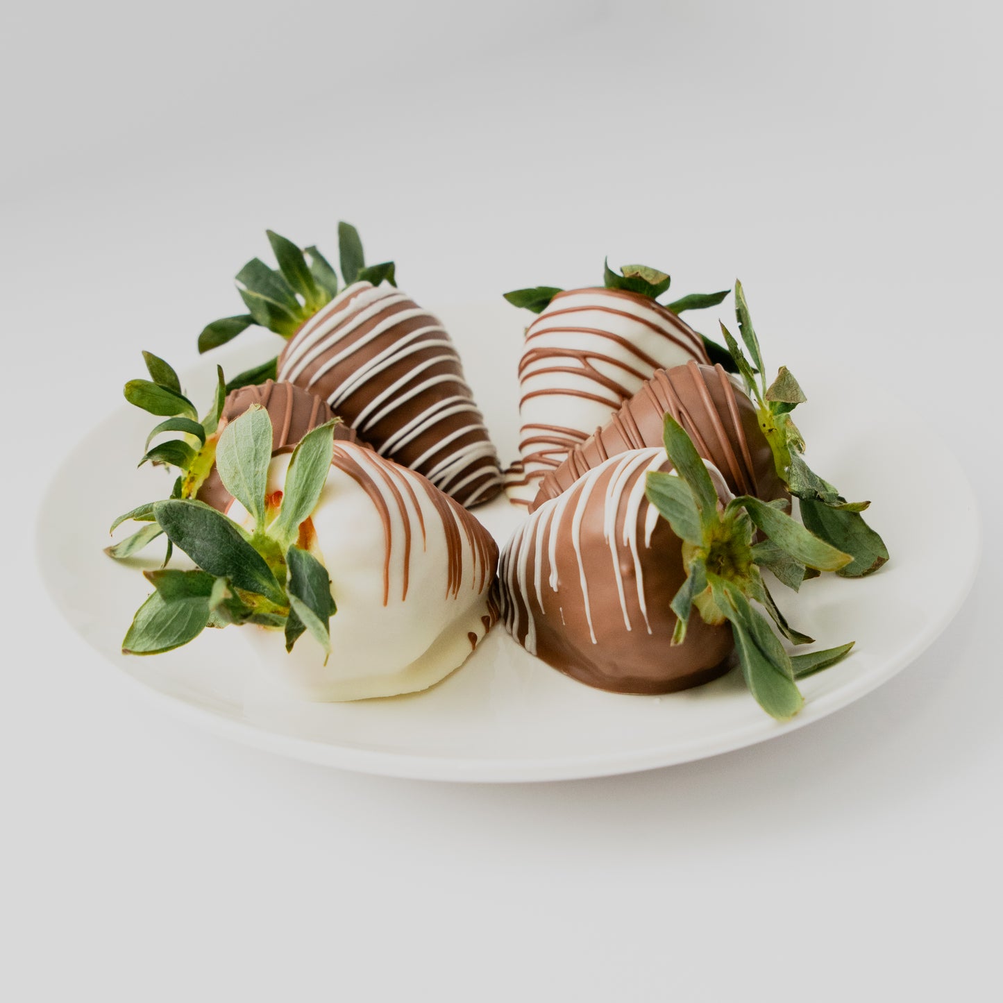 Scrumptious Dipped Strawberries With Drizzle