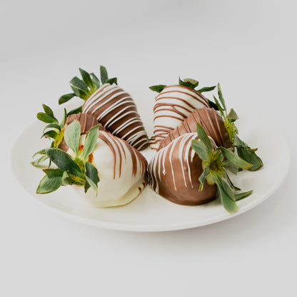 Scrumptious Dipped Strawberries With Drizzle