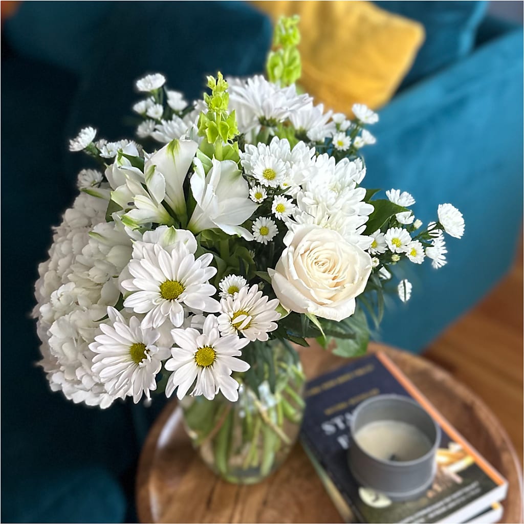 Classic Ivory – A Florist Original – FRUIT & FLOWER CREATIONS, Portland OR